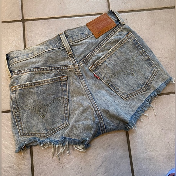 Levi's 501 High Rise Jean Shorts Size 24 - Picture 2 of 4